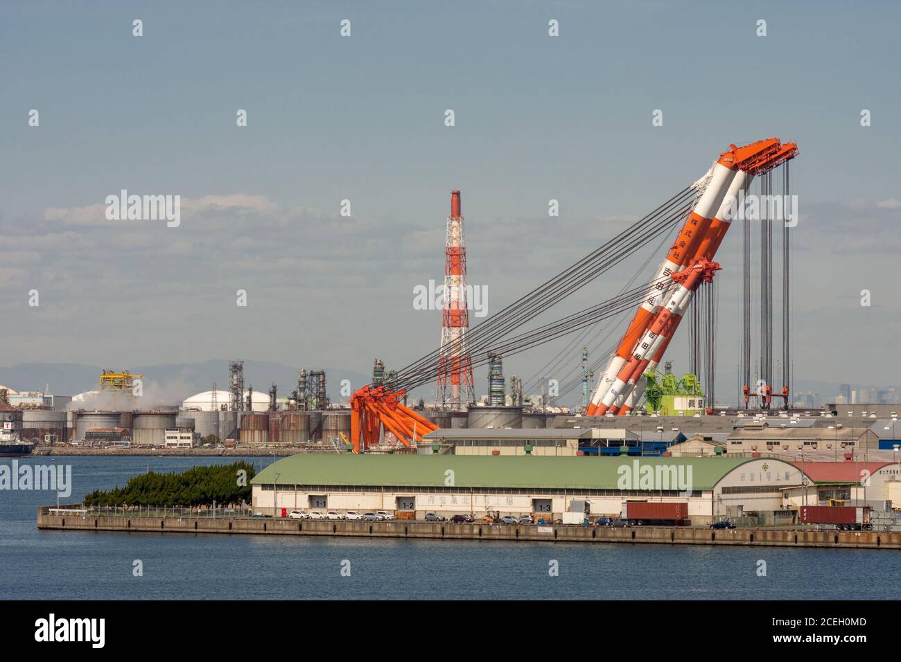 Osaka / Japón - 23 de marzo de 2018: Terminal de contenedores en el Puerto  de Osaka, el principal puerto de Japón Fotografía de stock - Alamy