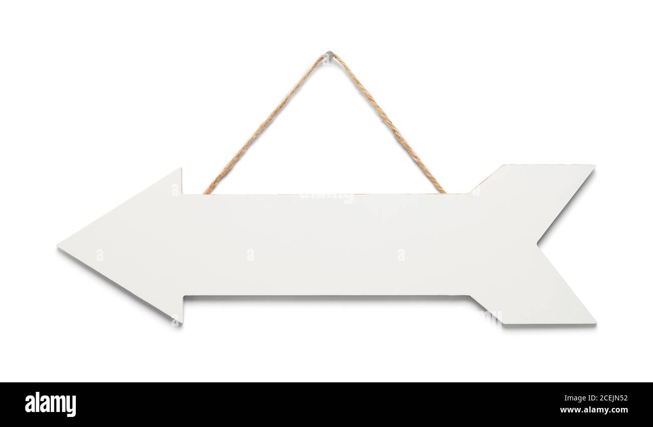 Signo de flecha de madera colgante aislado en blanco. Foto de stock