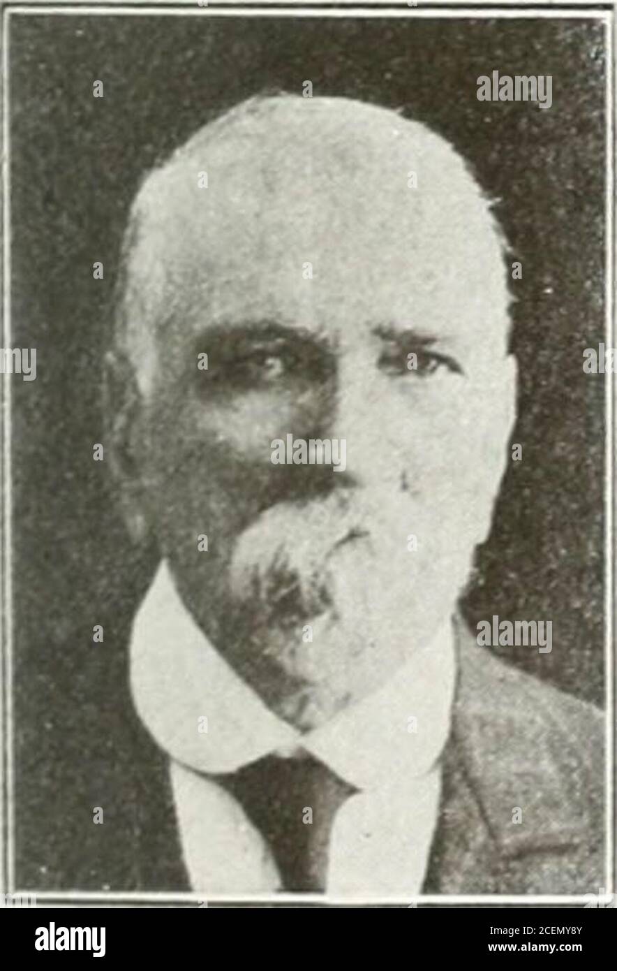 . Los italianos en el Uruguay : dictionario biográfico : contiene más de mil biografías de los residentes en la República Oriental del Uruguay. Riundos del Uruguay,la colonia italiana se ha labrado una situación-ción envidiable por sus dotes de carácter, su;procedimientos reccionales y su peculiar labor. Várela ÍJosé). — Rentista. — Nació el 3 deFebrero de 1847, tu the pn vineia OC Massa-Carraray vino al Uruguay en1S72, iniciándose en laslabs como agricultor,trabajo testioneramen-te, hasta conquistar unbienestar, que hoy le pe im-mite viir de sus rentas. Foto de stock