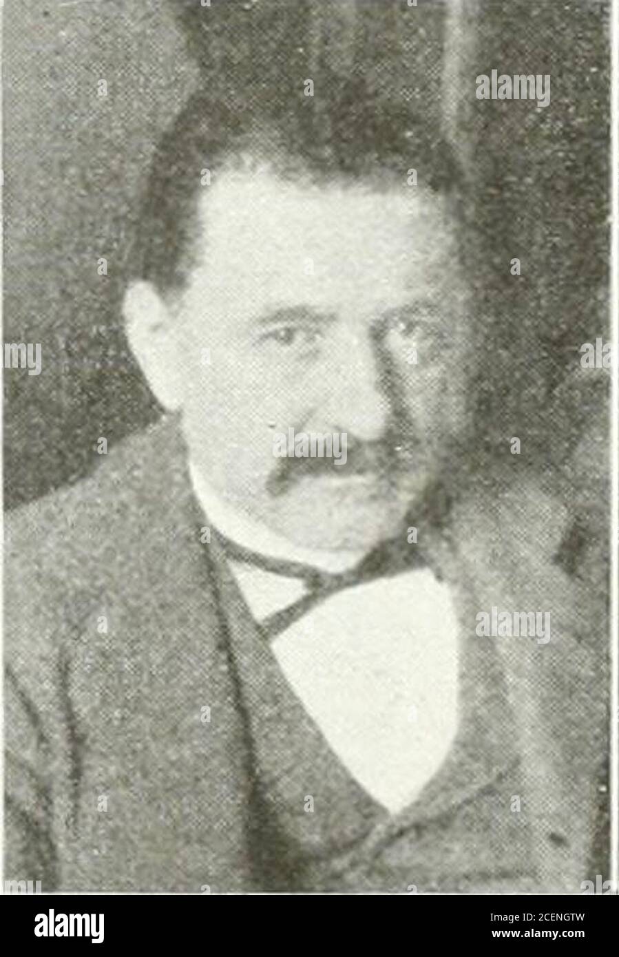 . Los italianos en el Uruguay : diccionario biográfico : contiene más de mil biografías de los residentes en la República Oriental del Uruguay. Ebbe, fra le altre, la gloriadi condurre sotto la di lui direzione, fino alla CA-pitale del Paraguay, la prima nave a vapore ita-liana che fendette le acque del pittoresco fiumeParaná. Questa nave si denominava Confidenza.A parte di questi lavori, si dedicava anche alcommercio avendo en Montevideo una bottega dicommestibili. Italiano amante del suo paese, fufra i primi componenti dellantica società italianaScot Foto de stock