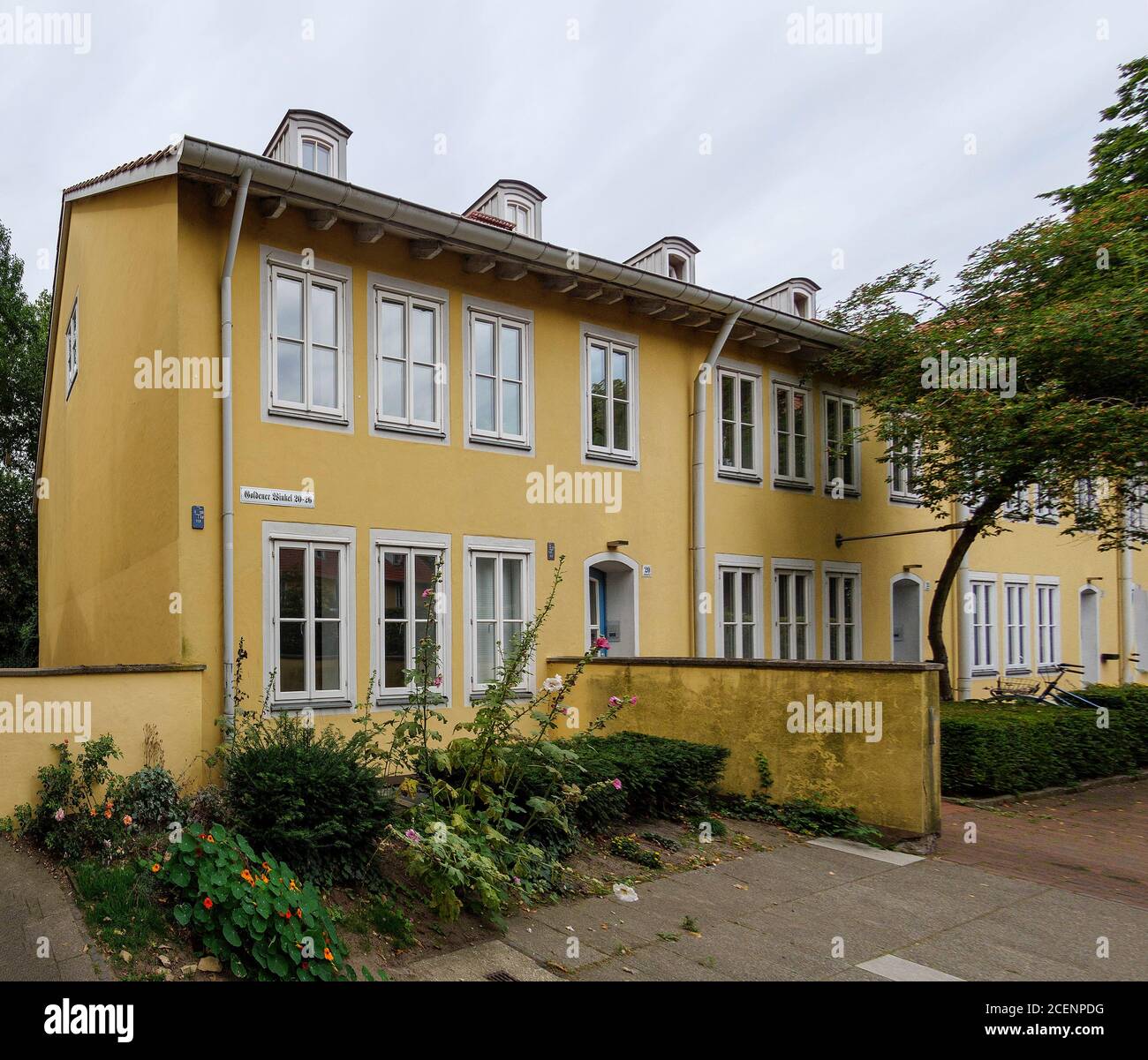 Goldener Winkel im Kreuzkirchenviertel en Hannover, Niedersachsen, Deutschland, Europa bloquea Goldenr Winkel en el barrio de Kreuzkirchen, Hanover, Lower S. Foto de stock