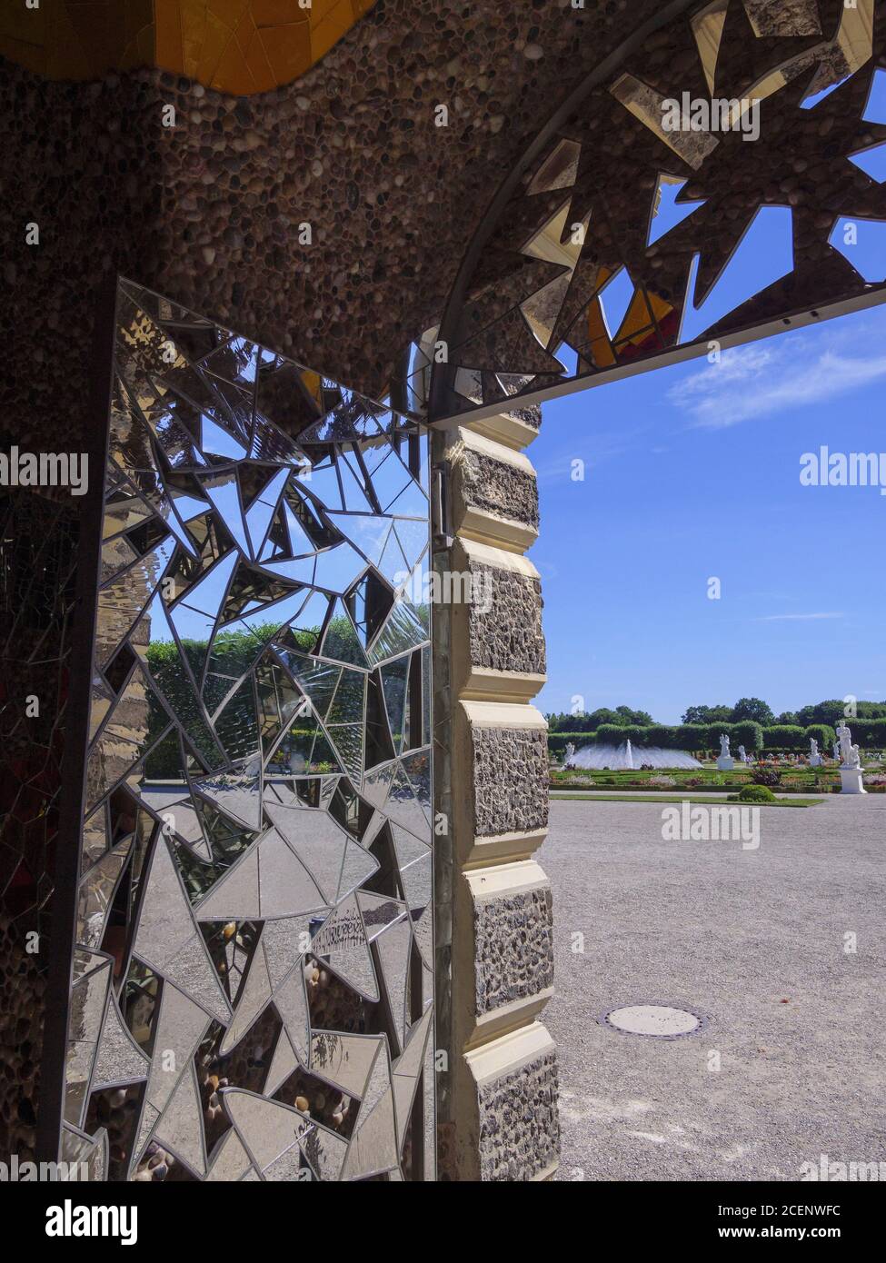 Grotte von Niki de Saint Phalle, Großer Garten der barocken Herrenhäuser Gärten, Hannover, Niedersachsen, Deutschland, Europa Grotto de Niki de Saint Foto de stock