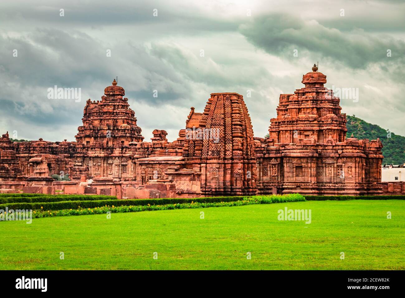 pattadakal templo complejo grupo de monumentos impresionante arte de piedra con el cielo dramático karnataka india. Es uno de los lugares declarados Patrimonio de la Humanidad por la UNESCO y.. Foto de stock