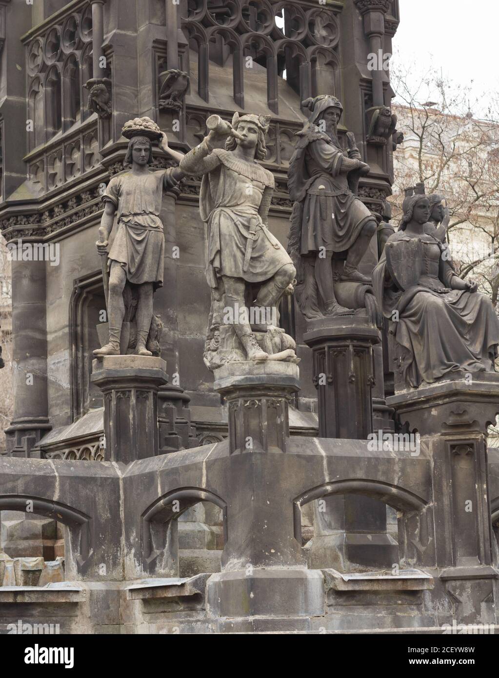 Histórica escultura neogótica del emperador Frantisek I en Praga Foto de stock