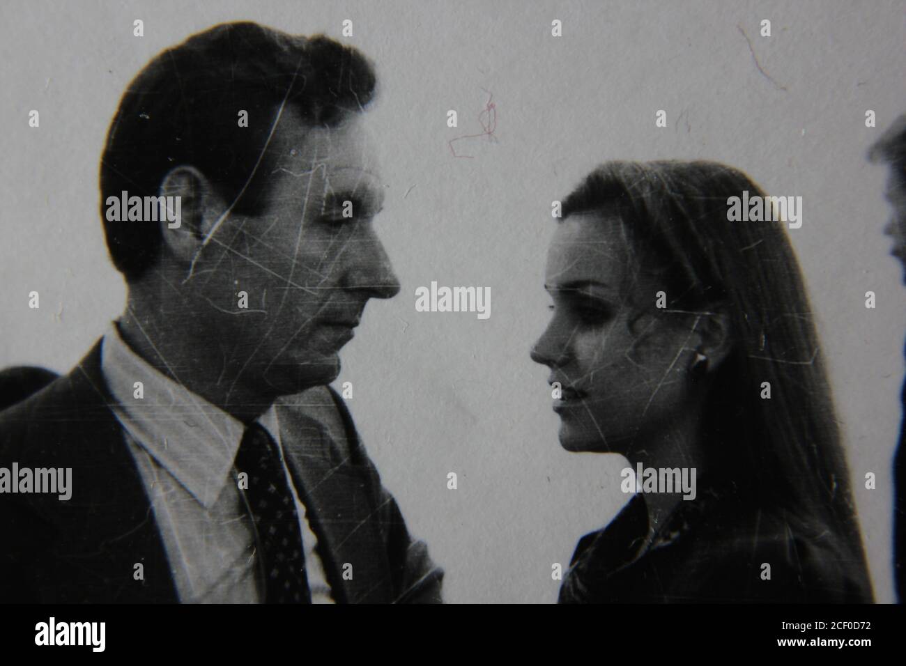 Hombre mayor con mujer mas joven fotografías e imágenes de alta resolución - Alamy Hombre mayor con mujer mas joven fotografías e imágenes de alta resolución - Alamy