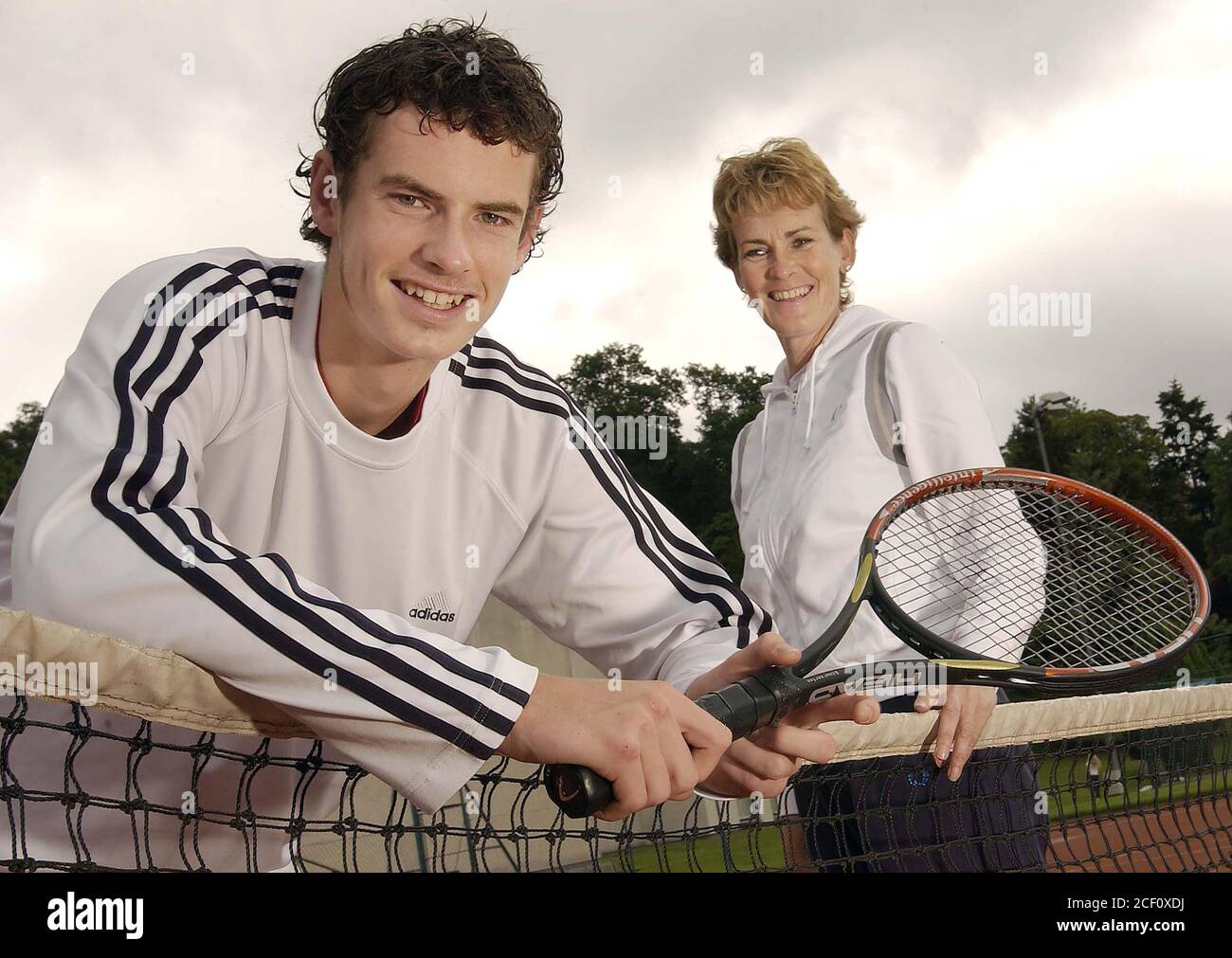 Uno de los mejores jugadores de tenis del mundo en sólo 16, Andy Murray nació el 15 de mayo de 1987 visto aquí con mamá Judy pics tomado en 2004 por Alan Peebles Foto de stock