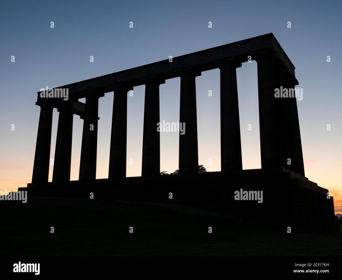 Amanecer, Monumento Nacional de Escocia, Calton Hill, Edimburgo, Escocia, Reino Unido, GB. Foto de stock