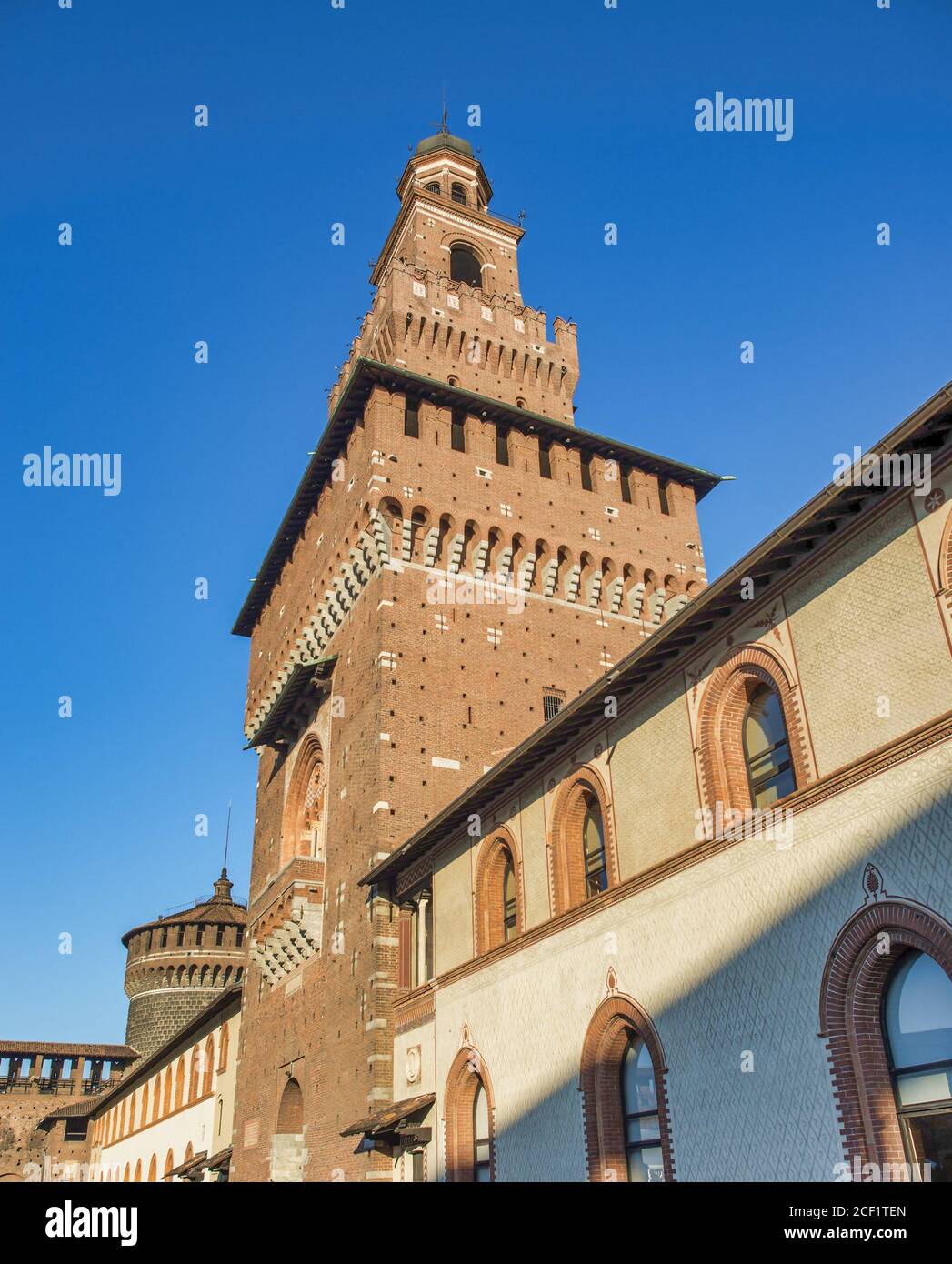 El Castillo Sforza - Castello Sforzesco en Milán, Italia. Foto de stock