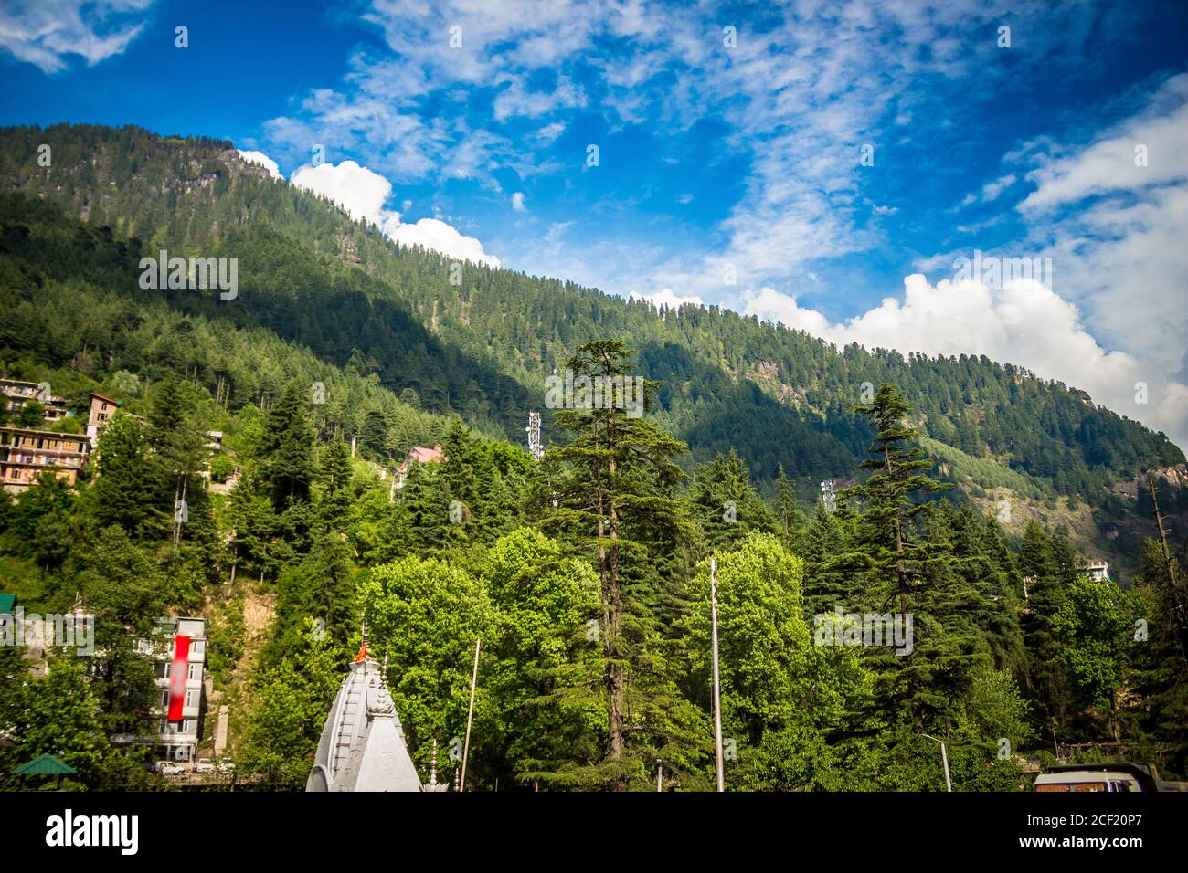 Manali, Himachal Pradesh. Vistas panorámicas del Himalaya. Belleza natural del valle de Solang en la India. Famoso lugar turístico para viajes y viajes de luna de miel Foto de stock