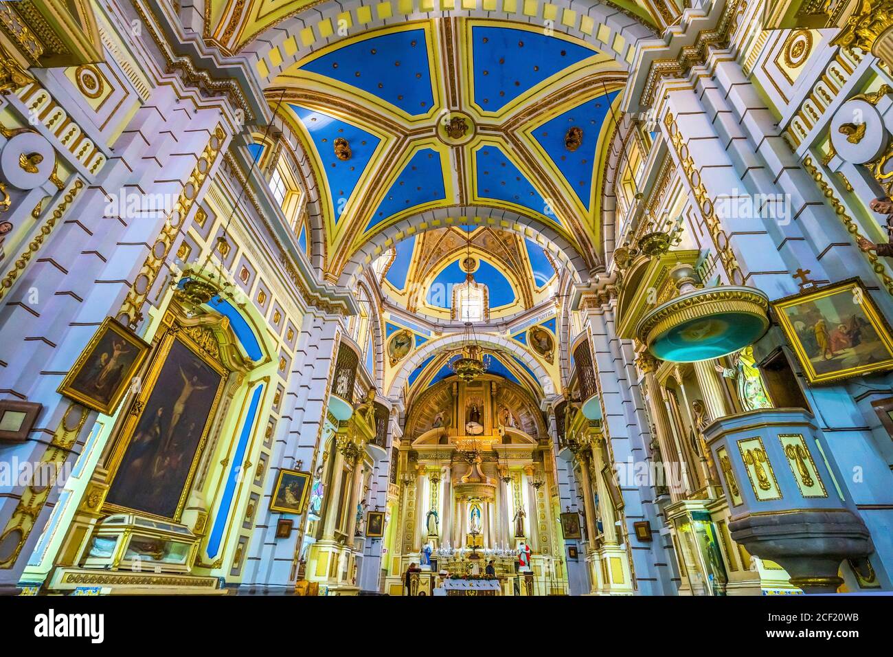 Santa clara church fotografías e imágenes de alta resolución - Página 5 - Alamy Santa clara church fotografías e imágenes de alta resolución - Página 5 - Alamy