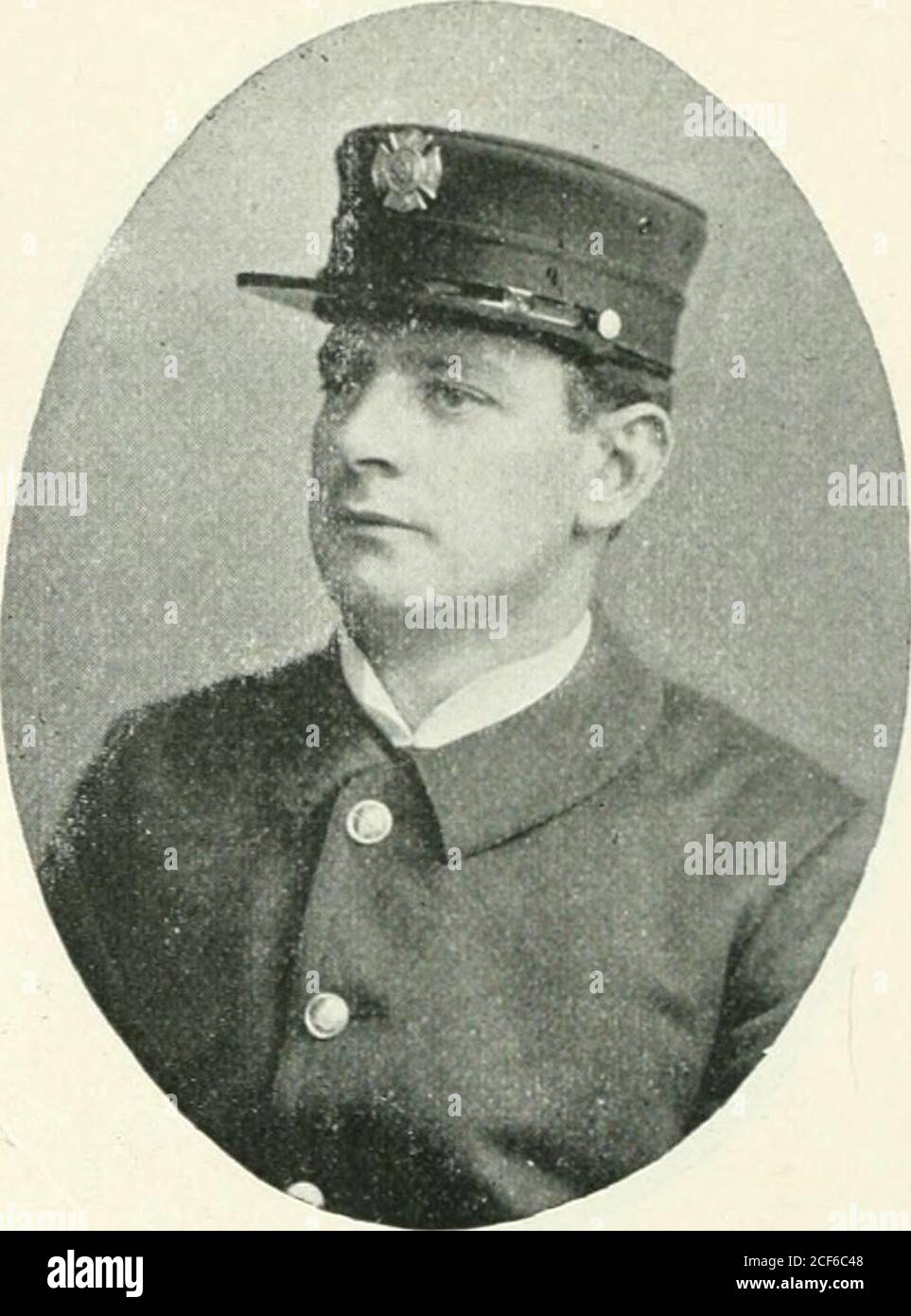 . Los bomberos exentos de San Francisco; su registro único y galante. JAMES DOOLEY F. A ELLENBERGER James Dooley nació en San Fran- F. A. Ellenborger nació en Cali-cisco, 5 de junio de 1874; se unió a la Depart- fornia 3 de agosto de 1873; se unió al Depart- ment en diciembre de 1896; ahora se ubica como Ment, Octoberi, 1895; Ahora se clasifica astruckman de camión no. 8. Camión no. 8. Foto de stock