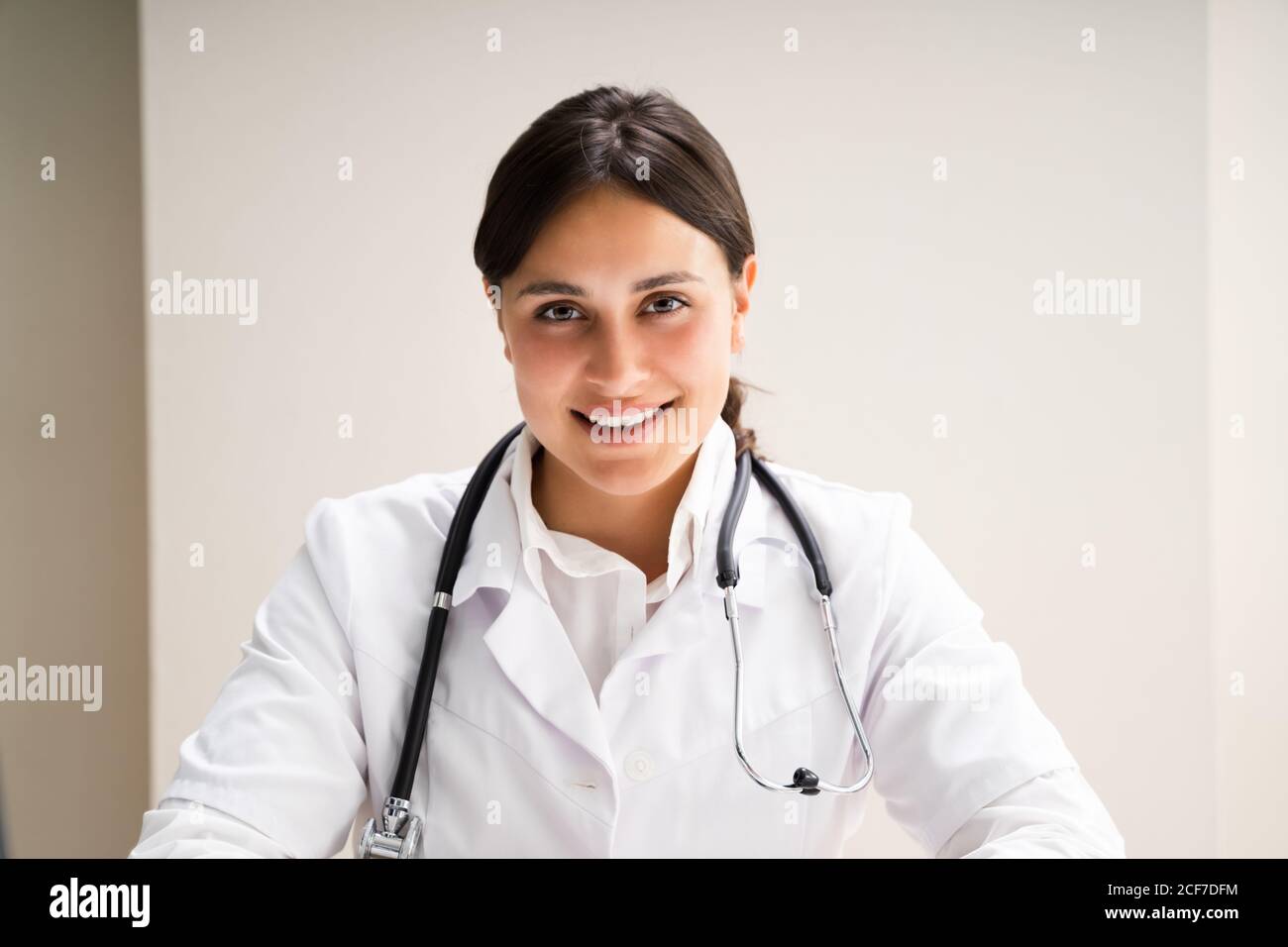 Doctor webcam fotografías e imágenes de alta resolución - Alamy