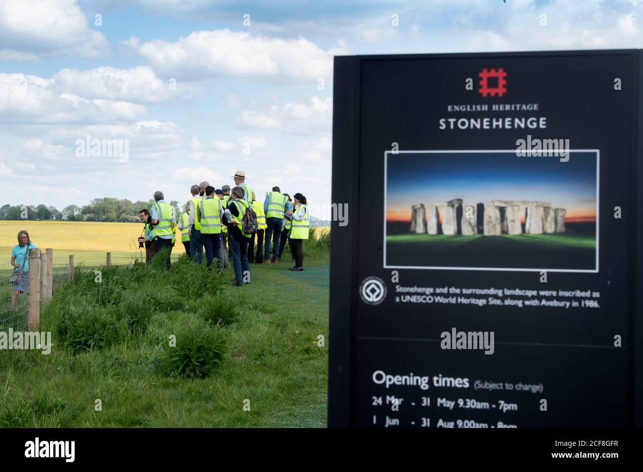 Los inspectores y las partes interesadas visitan la zona de Stonehenge como parte de un examen de seis meses de la propuesta de construir un Túnel de carretera para la A3030 Foto de stock