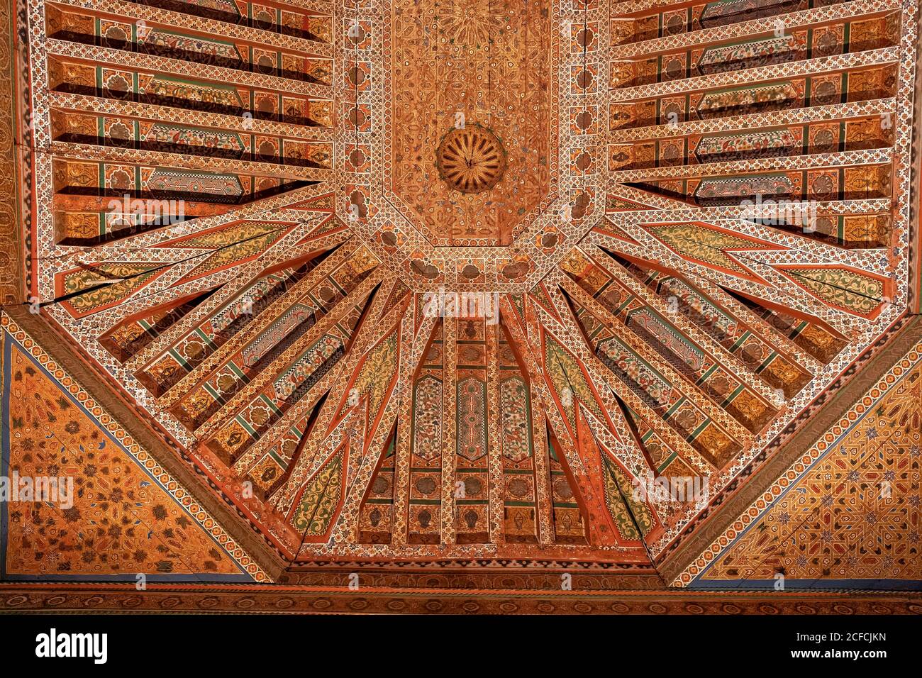 Arquitectura, Palacio de Bahía, techo de madera creativo, decorativo, Marrakech, Marruecos, islámico, árabe Foto de stock