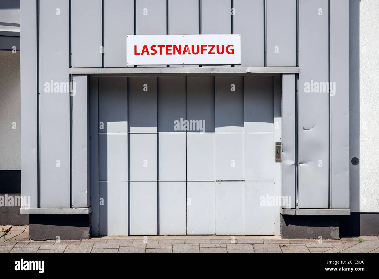 Elevador de carga en Luise Albertz Halle, Oberhausen, área de Ruhr, Renania del Norte-Westfalia, Alemania Foto de stock
