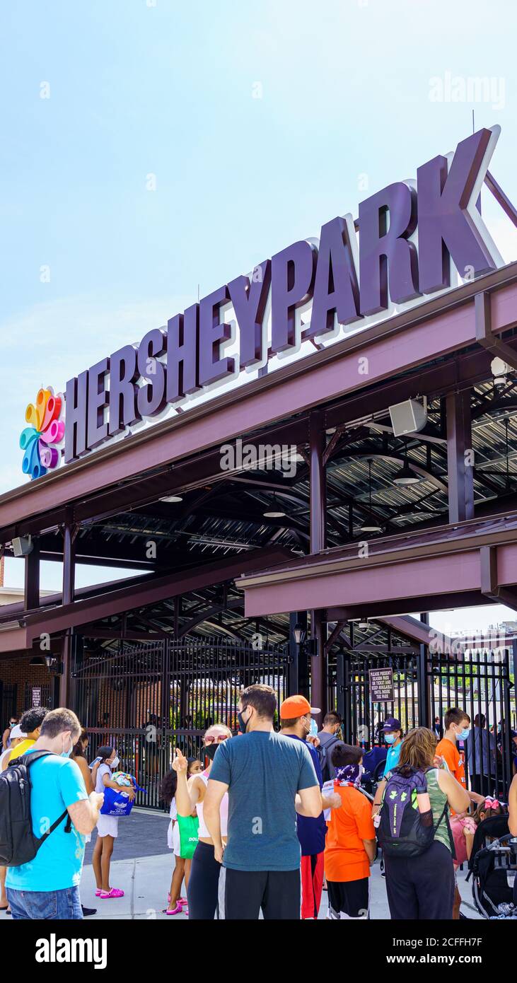 Hershey, PA, EE.UU. - 4 de septiembre de 2020: La señal de entrada en Hersheypark, una atracción popular en Chocolatetown EE.UU. Foto de stock