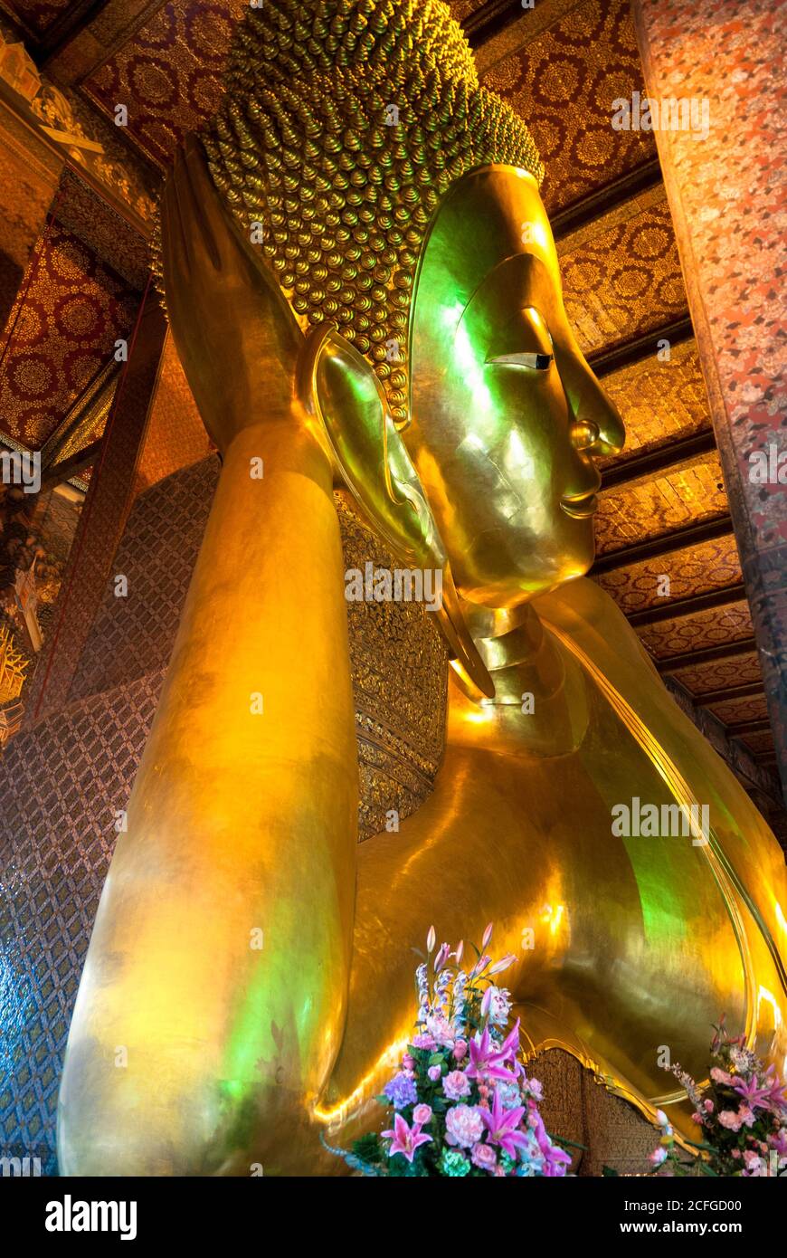 Tailandia Wat Pho Buda recostado cabeza Foto de stock