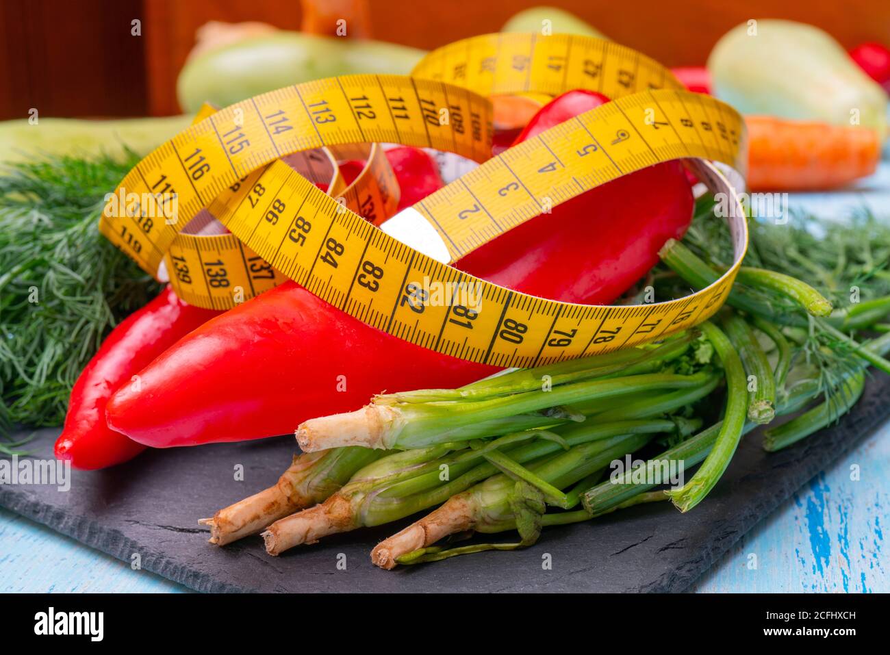 Cinta métrica para medir la circunferencia de las verduras Fotografía de  stock - Alamy