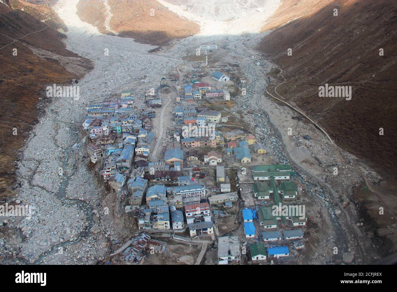 Vista aérea del templo de Kedarnath después del desastre de Kedarnath