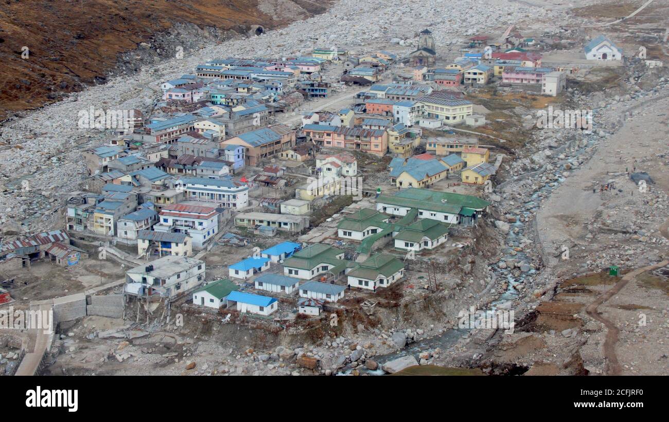 Vista aérea del templo de Kedarnath después del desastre de Kedarnath