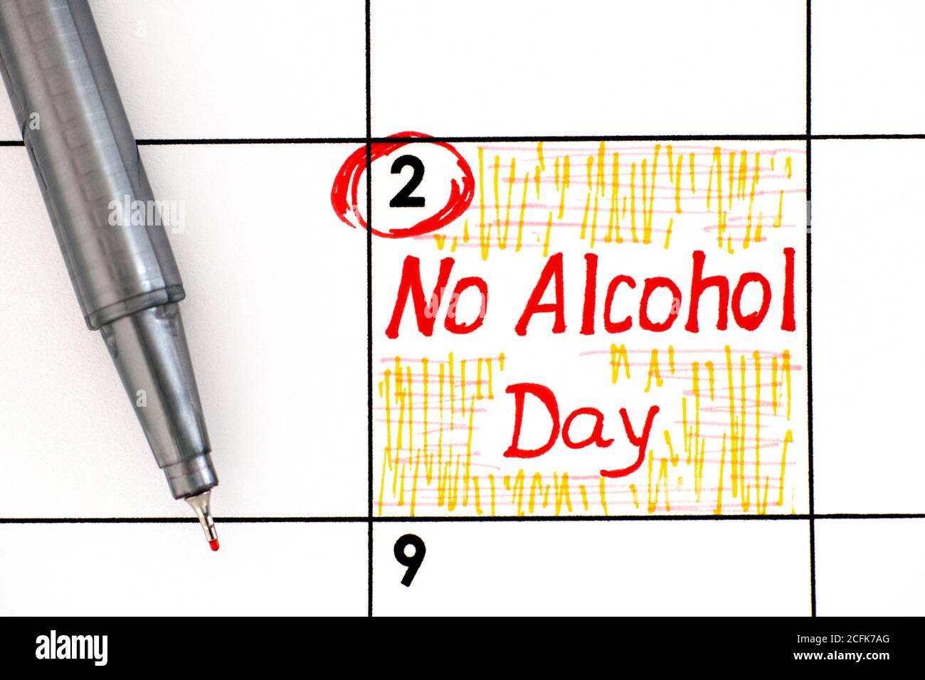 Recordatorio no alcohol día en el calendario con pluma. Octubre de 02. Foto de stock