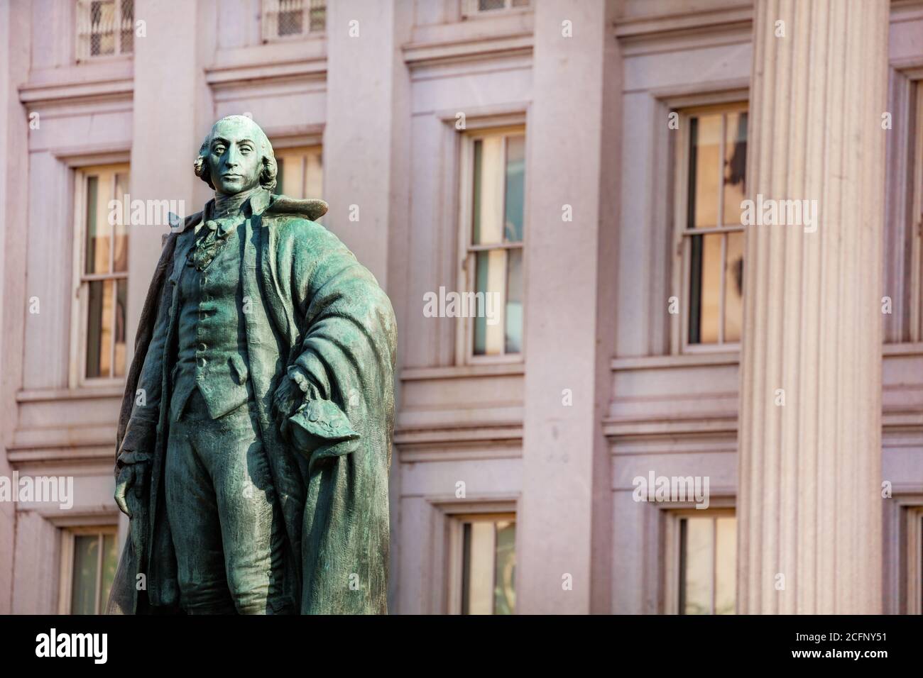 Primer plano de la estatua de Albert Gallatin, Fraser en Washington D.C., cerca del edificio del Tesoro Foto de stock