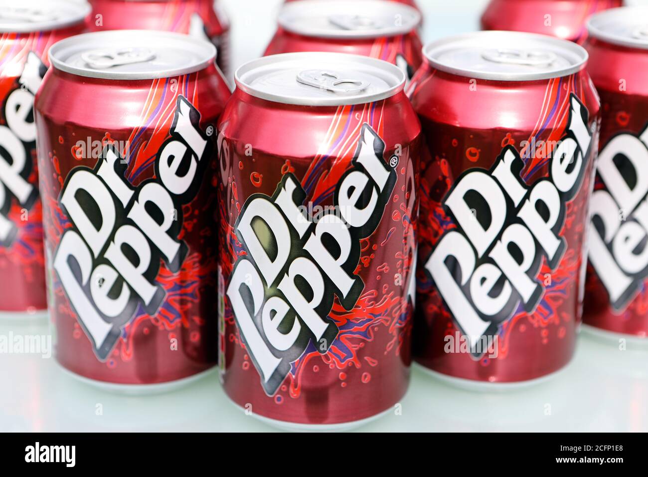 Latas de Dr. Pepper Foto de stock