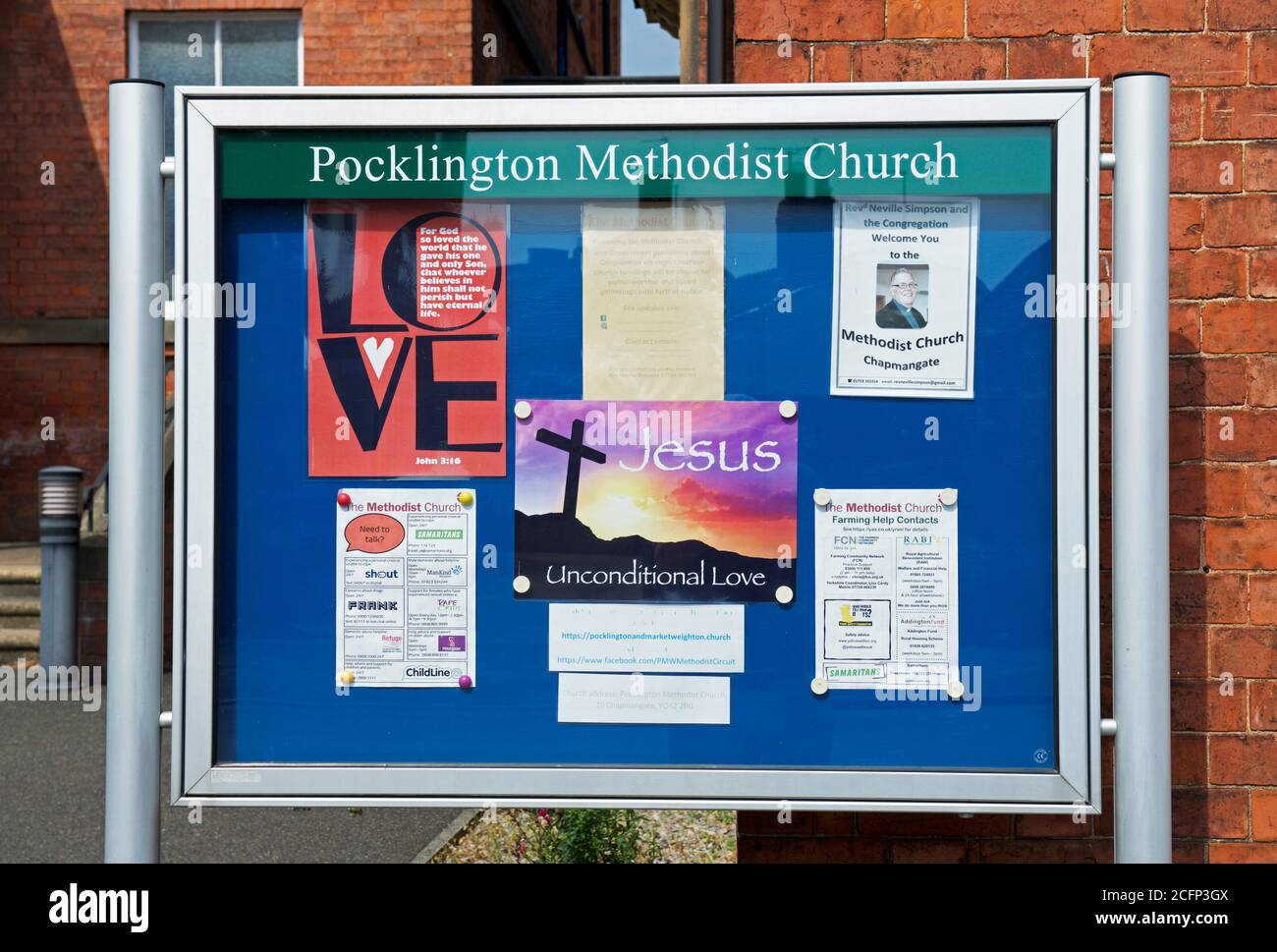 Avisos mostrados fuera de la Iglesia Metodista de Pocklington, Pocklington, East Yorkshire, Inglaterra, Reino Unido Foto de stock