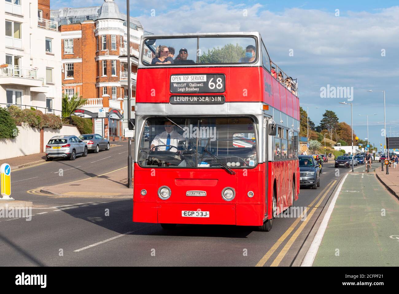 1971 Daimler Fleetline en Ensignbus Route 68 servicio a lo largo del paseo marítimo en Southend on sea, Essex, Reino Unido. Evento especial de extravagancia de autobuses con techo abierto Foto de stock