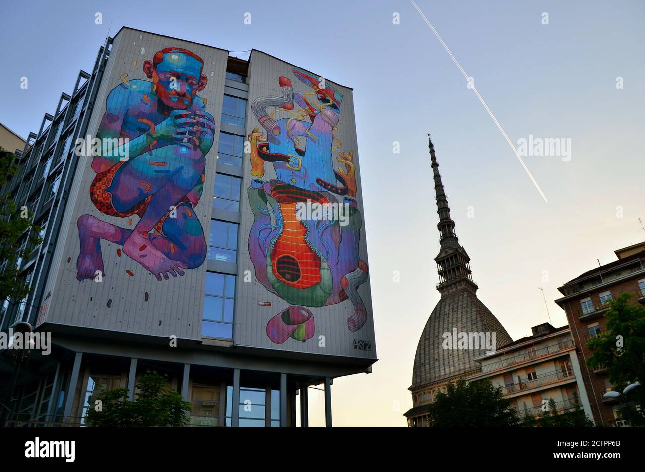 Color y monumento de la ciudad de Turín, Italia. Turín es la capital de la región del Piemonte y una de las ciudades más bellas de Italia Foto de stock