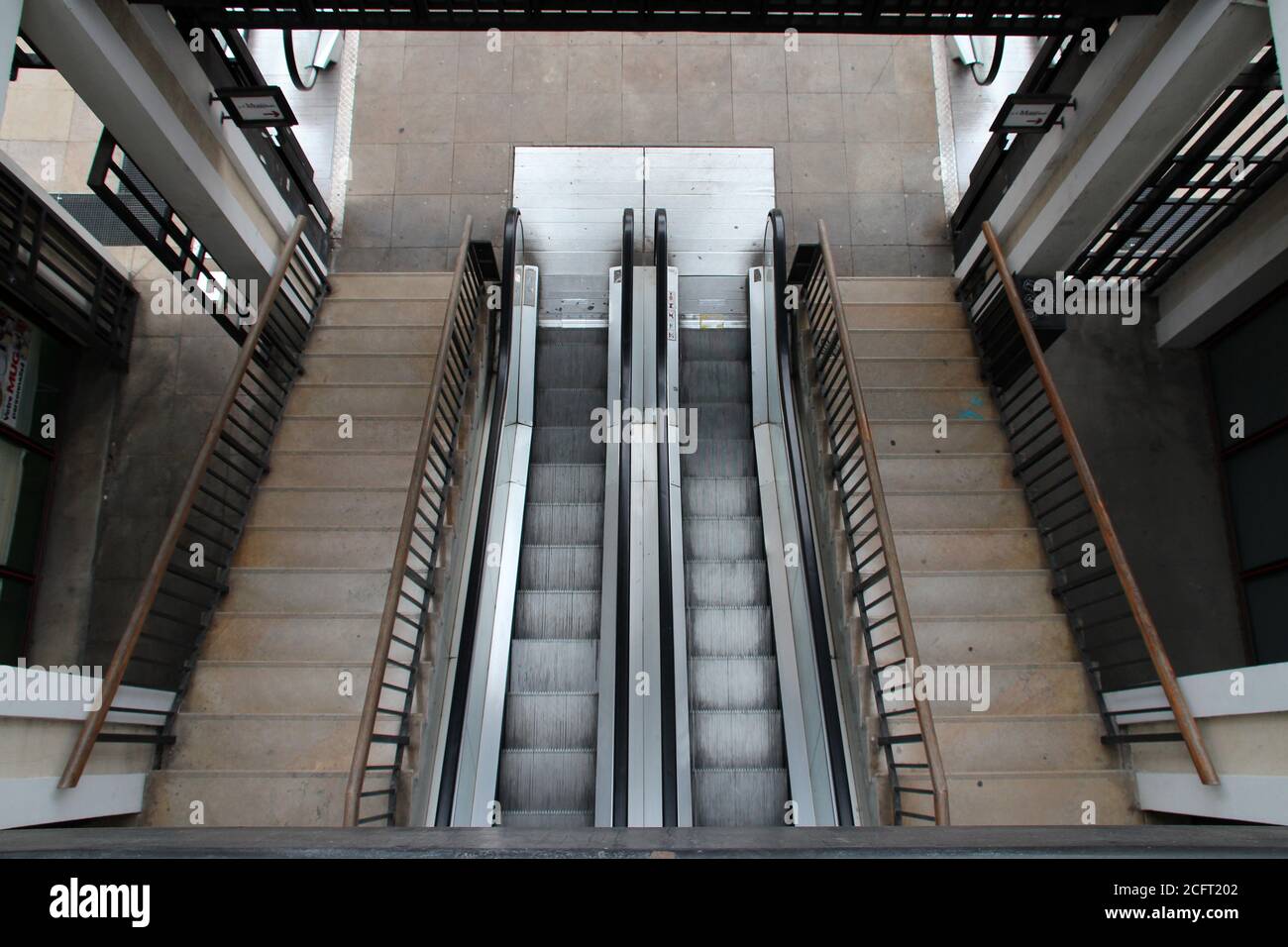 escalera mecánica en nantes (francia) Foto de stock