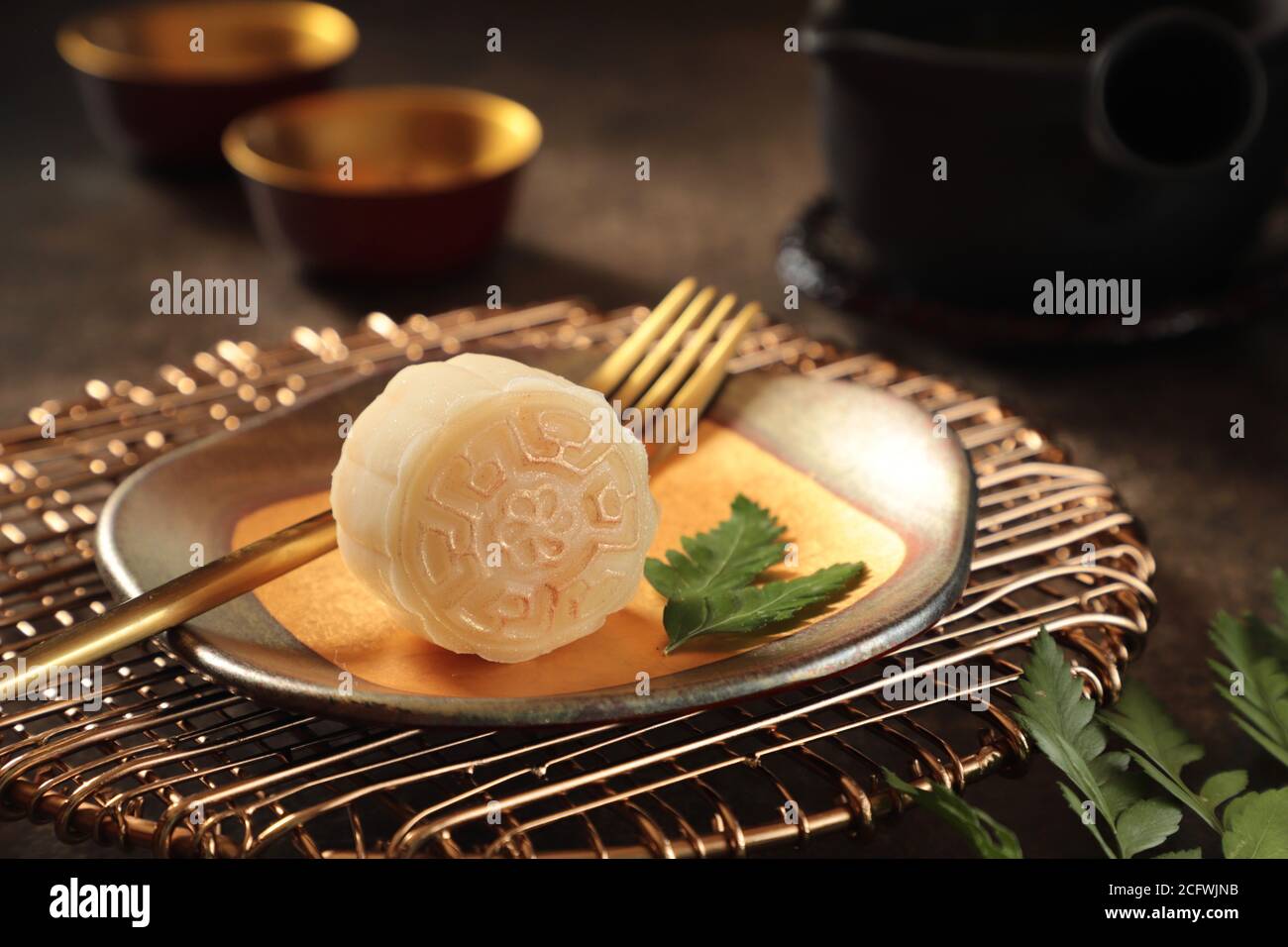 Snowskin o Crystal Skin Mooncake. La nueva variante de la torta de luna para el Festival de mediados de Otoño. Foto de stock