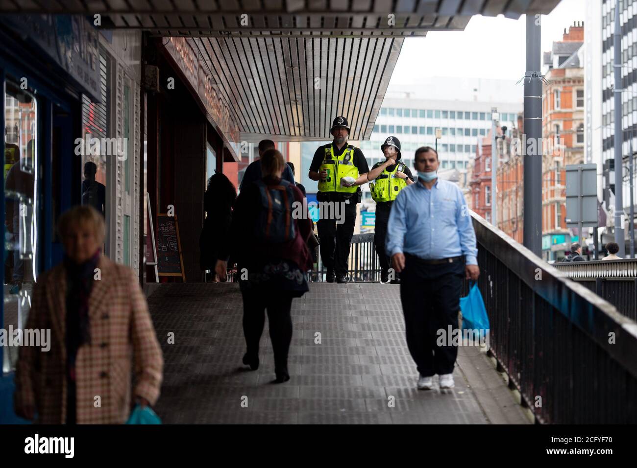 La policía patrulló en el centro de Birmingham días después de que un solo caballero llevara a cabo una lanza de puñetazos que vio a uno muerto y varios heridos. Foto de stock