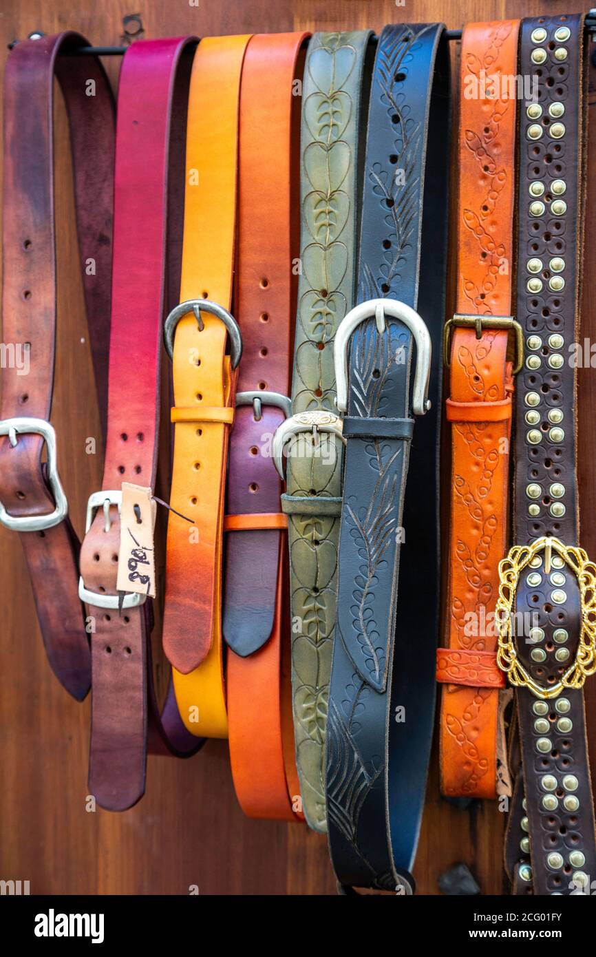 Cinturones hechos fotografías e imágenes alta - Alamy