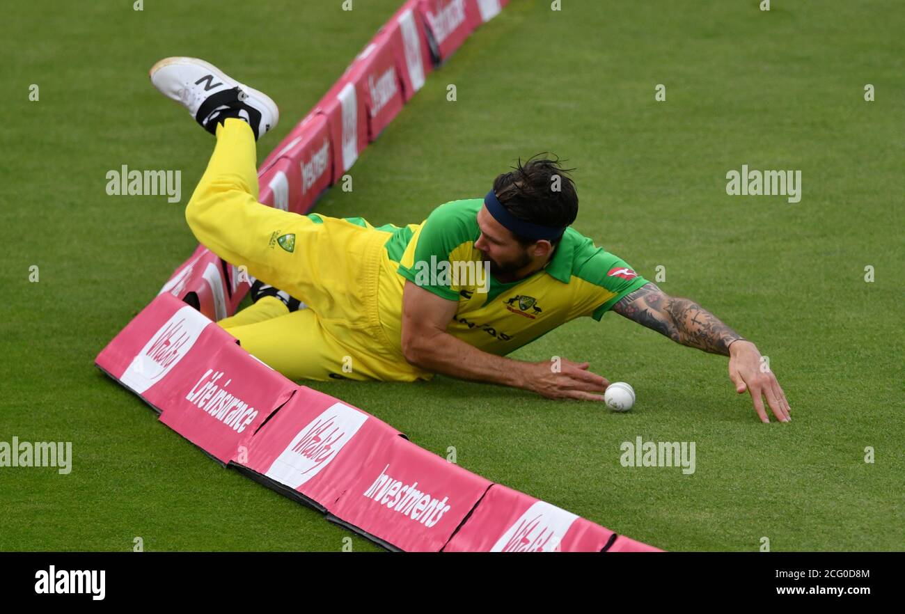 Cricket - Third T20 International - England v Australia - Rose Bowl, Southampton, Gran Bretaña - September 8, 2020 el australiano Kane Richardson en acción Dan Mullan/Pool via REUTERS Foto de stock