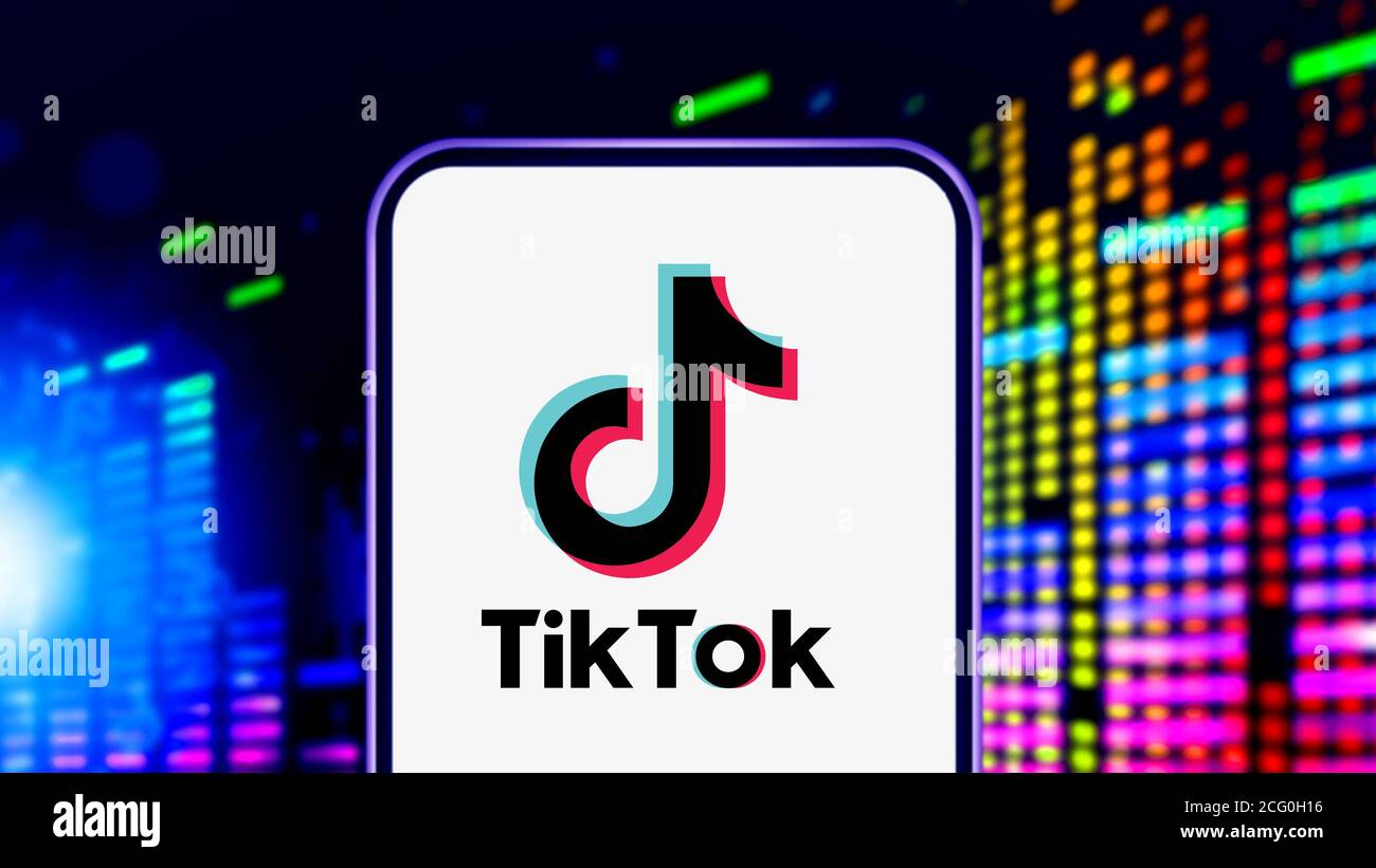 Teléfono inteligente con el logo TIK TOK, que es una popular red social en  Internet. Estados Unidos, California 9 de septiembre de 2020 Fotografía de  stock - Alamy