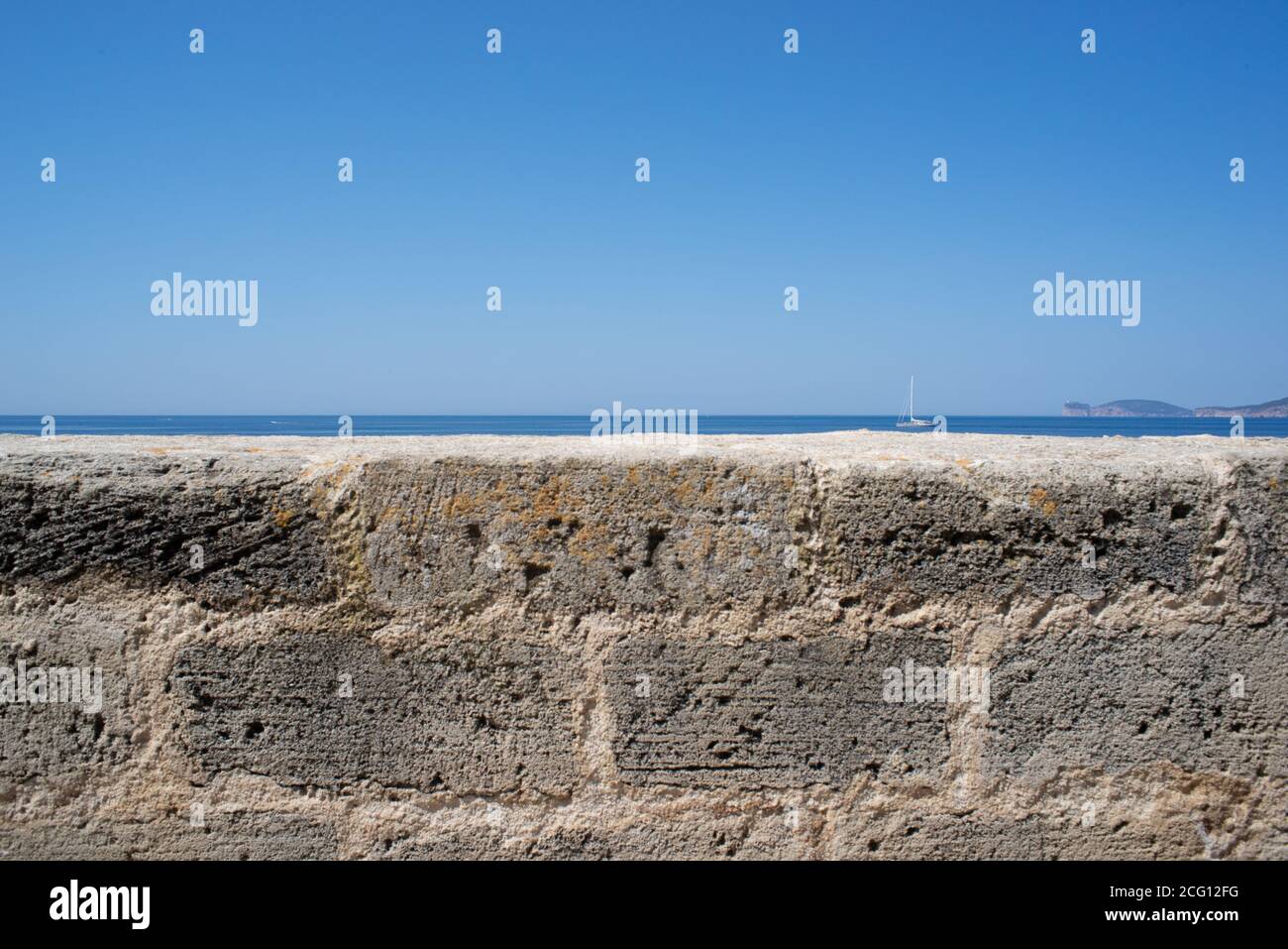 Murallas defensivas de la ciudad de Alghero en Cerdeña Foto de stock