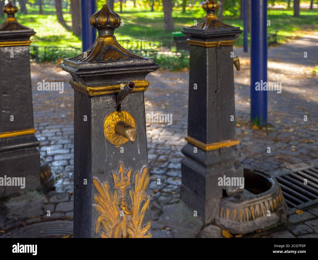 Bomba de agua a mano fotografías e imágenes de alta resolución - Alamy