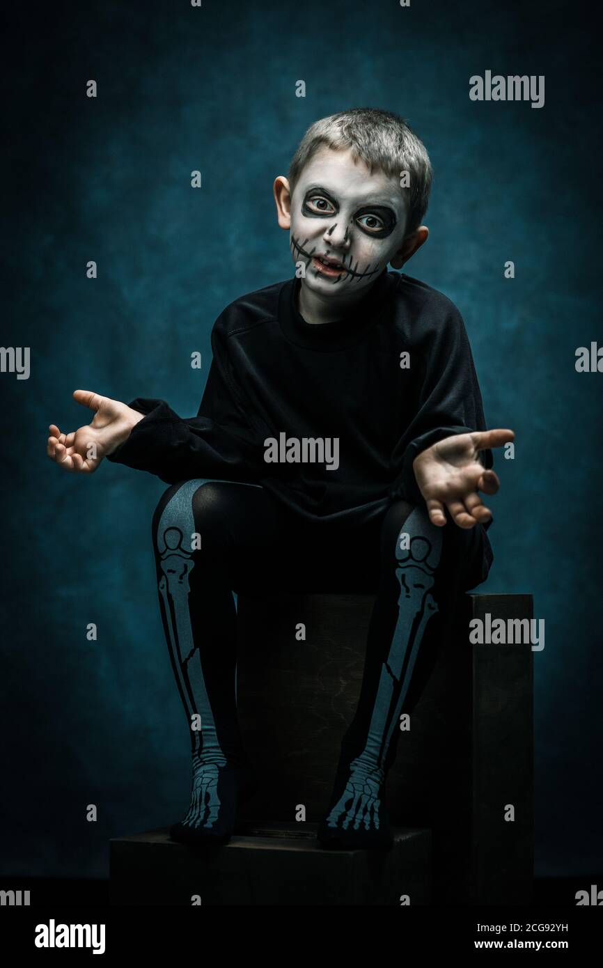 Maquillaje infantil de halloween fotografías e imágenes de alta resolución  - Alamy