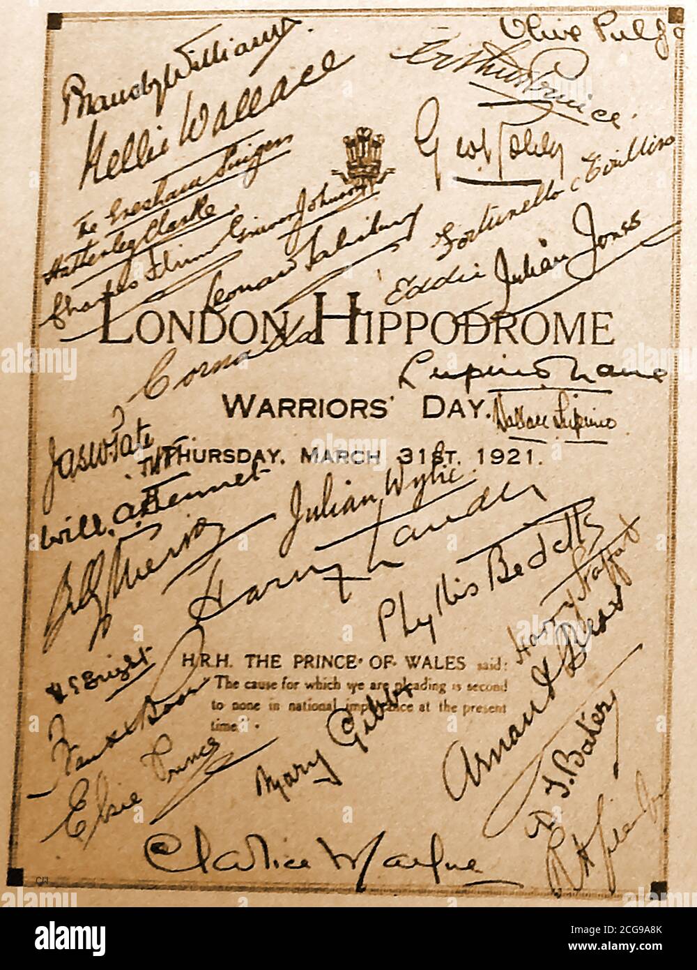 Marzo 31 1921 - firmas de artistas en el programa del día del Guerrero (ex militares) (incluyendo Harry Lauder -Center) se presentó frente al Príncipe de Gales en el Hipódromo de Londres, Inglaterra Foto de stock