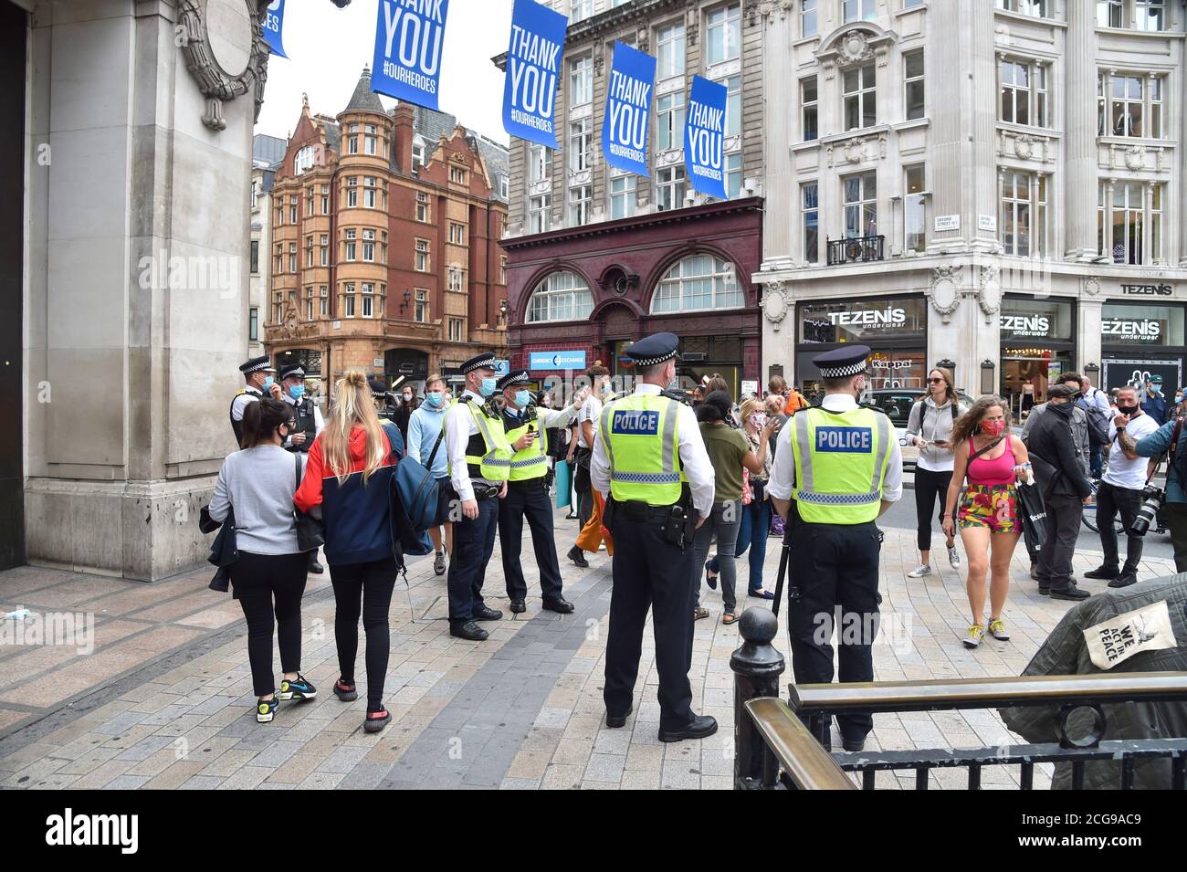 Nike store london fotografías e imágenes de alta resolución - Página 3 -  Alamy