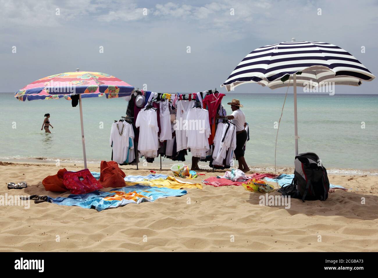 GALLIPOLI - Venta ropa de playa Fotografía de stock - Alamy