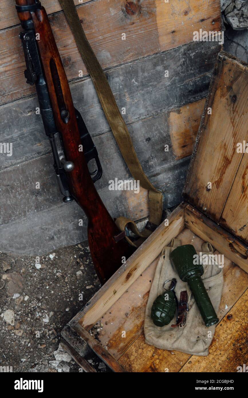 Armas de escopeta y granadas en la Segunda Guerra Mundial Foto de stock