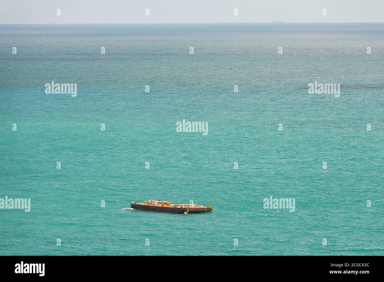 Plataforma de pesca flotante en el Océano Atlántico cerca de Recife in Brasil Foto de stock