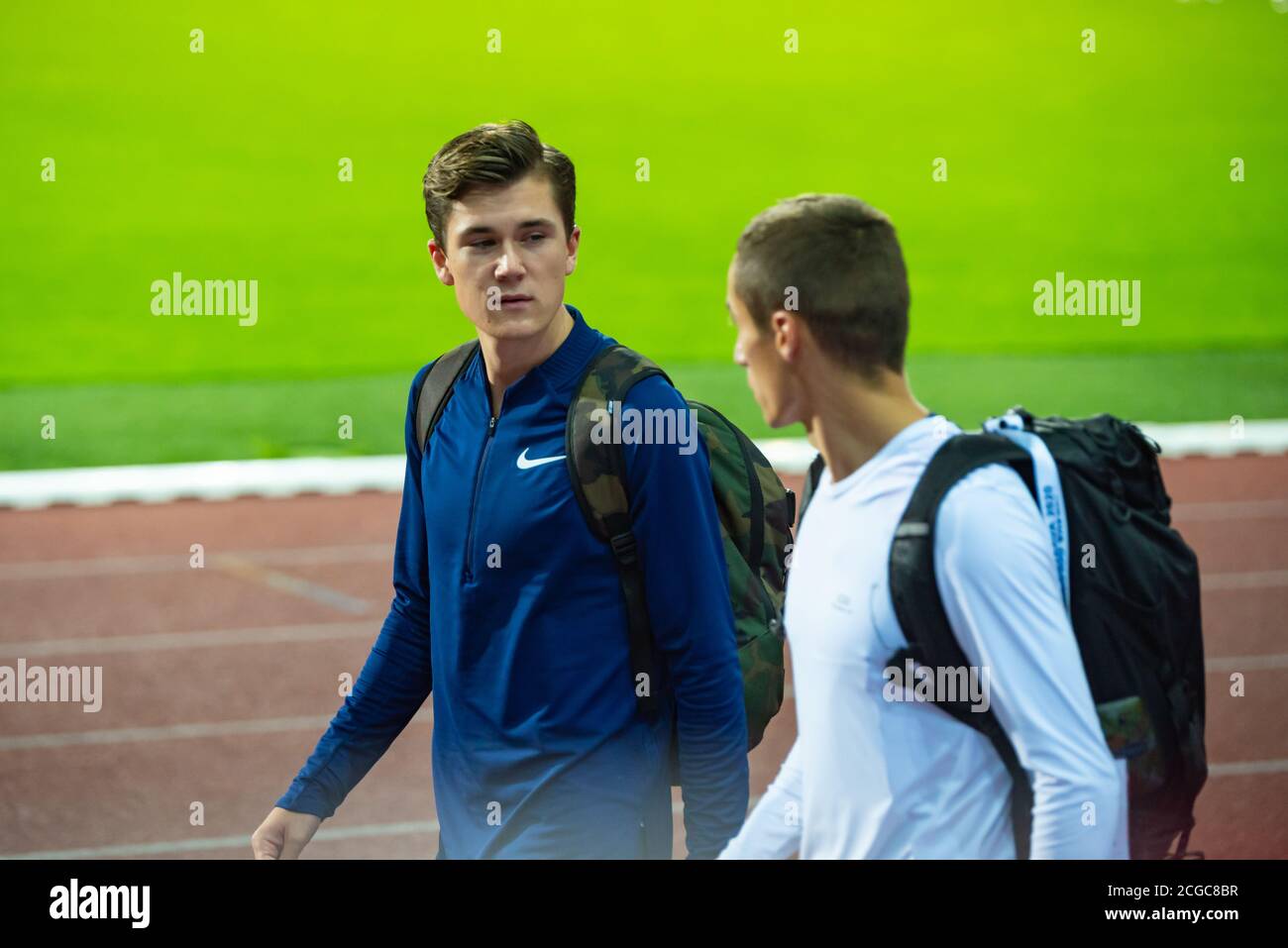 OSTRAVA, REPÚBLICA CHECA, SEPTIEMBRE. 8. 2020: Jakob Ingebrigtsen corredor noruego de distancia media en Nike singlet antes de 1500 metros de carrera Foto de stock