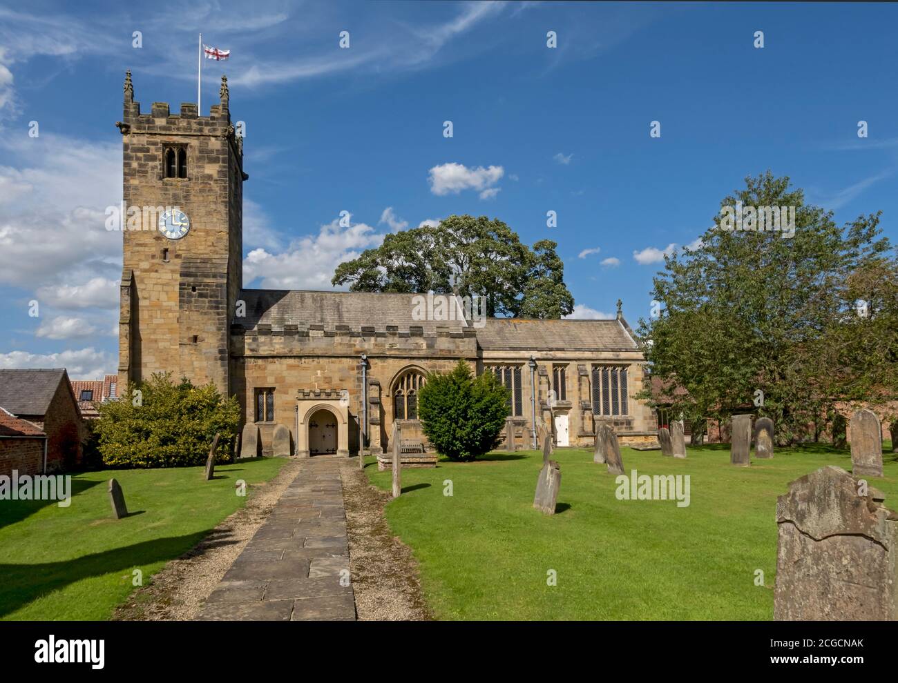 All Hallows Church en verano Sutton en el bosque cerca York North Yorkshire Inglaterra Reino Unido Gran Bretaña Foto de stock
