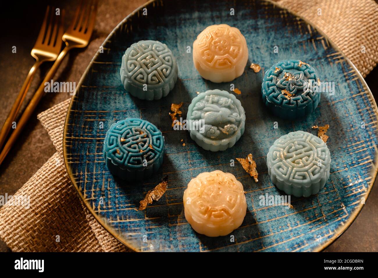 Snowskin o Crystal Skin Mooncake. La nueva variante de la torta de luna para el Festival de mediados de Otoño. Foto de stock