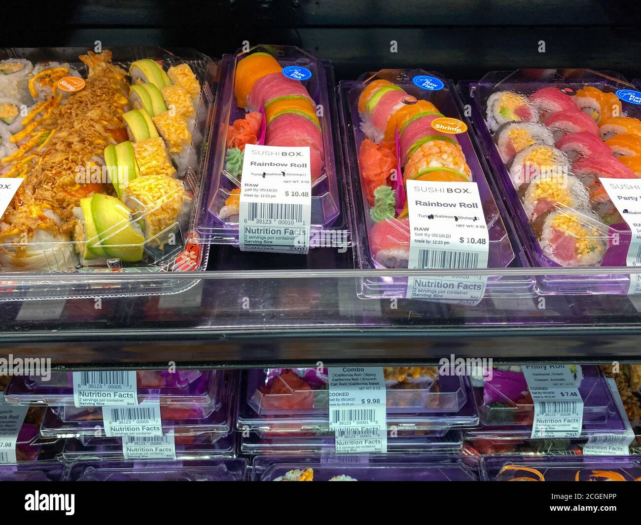 Sushi in a supermarket fotografías e imágenes de alta resolución - Alamy