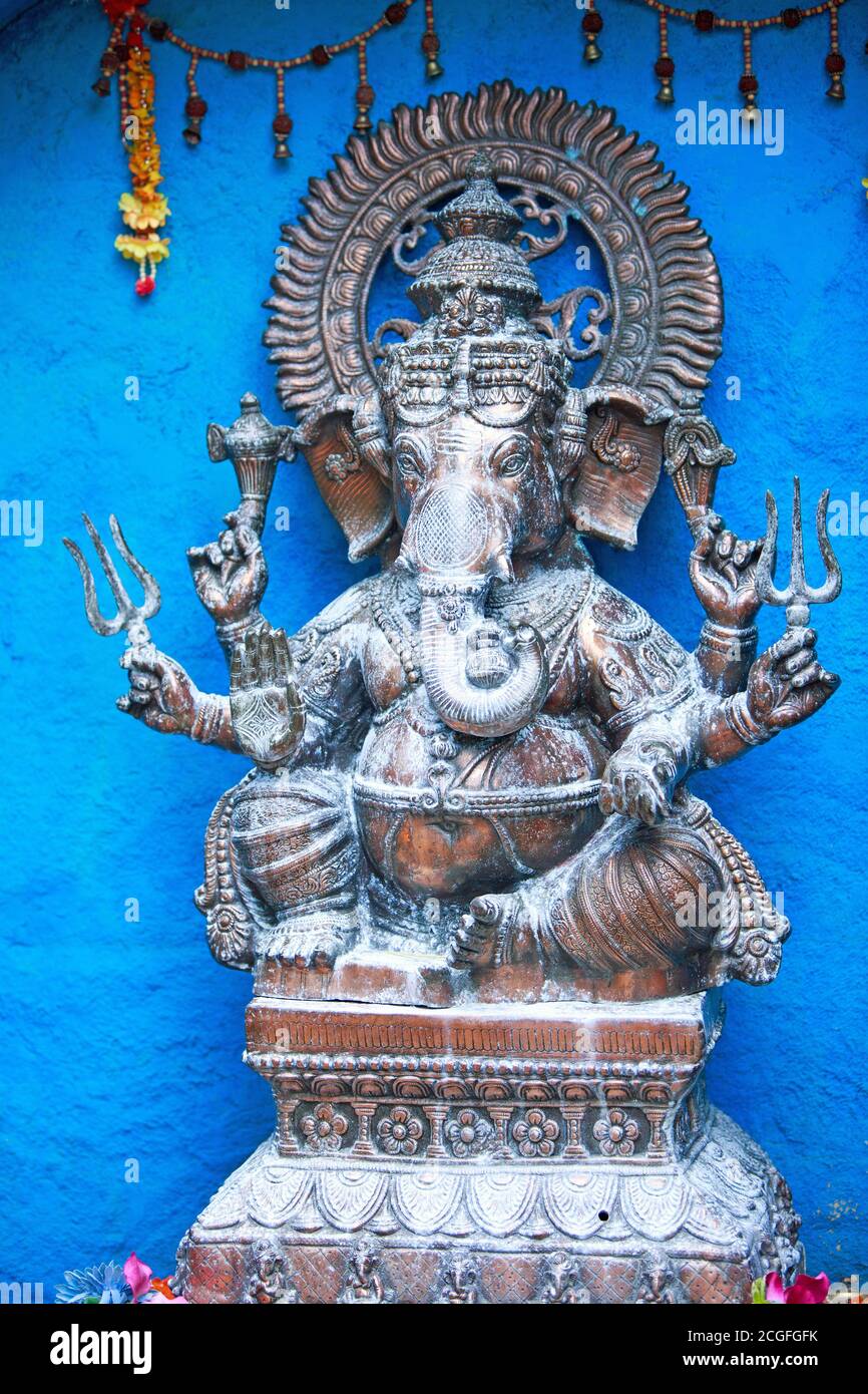 Ganesha - el Dios hindú, Zoo de Londres. Este modelo se encuentra en la sección de vida silvestre India del zoológico, representa la sabiduría y el intelecto Foto de stock