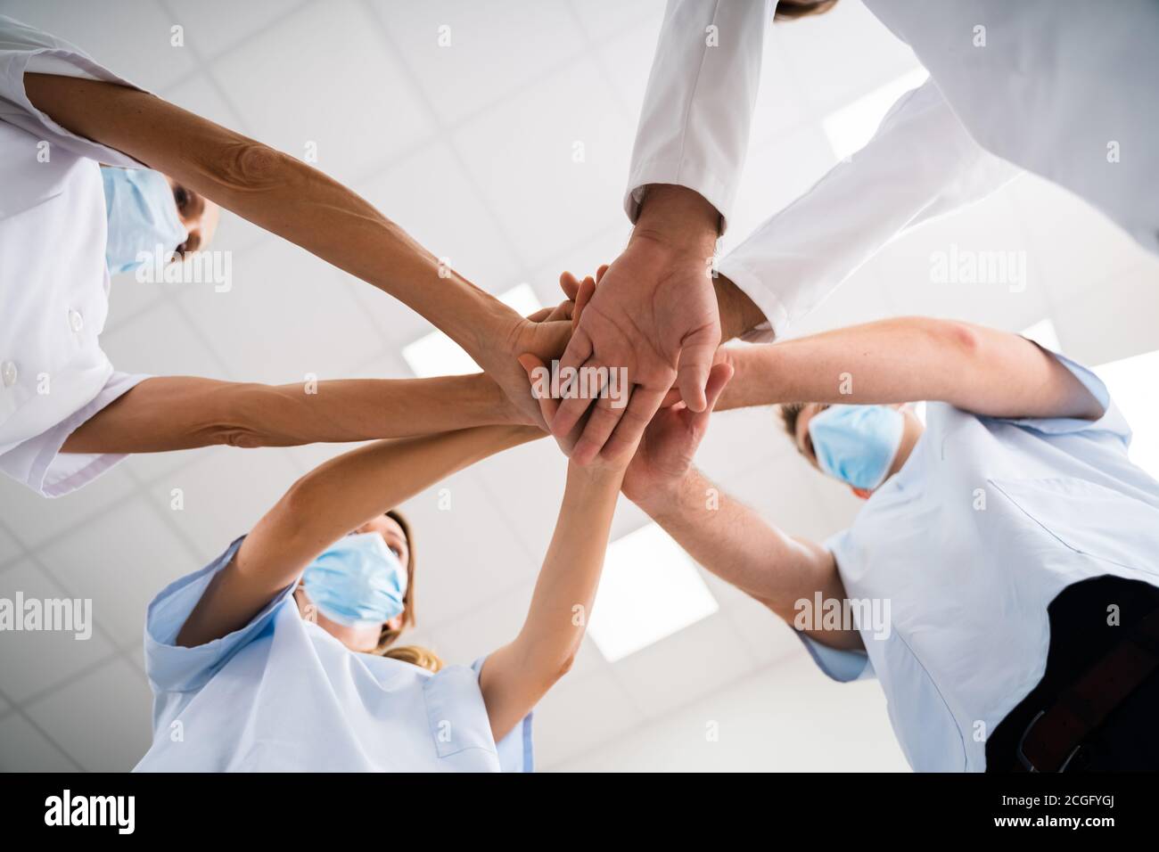 Colaboración en la reunión del equipo de enfermeras y doctores. Trabajo en equipo médico de la salud Foto de stock